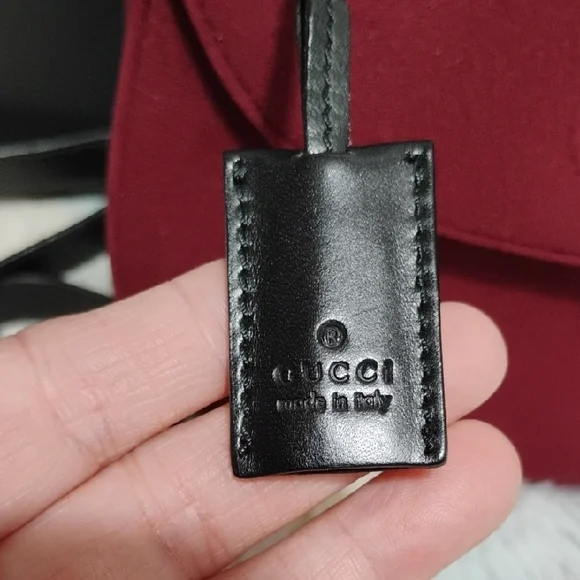 Authentic Gucci Red Wool Shoulder Bag W Twist Lock Flap Closure - Picture 3 of 16